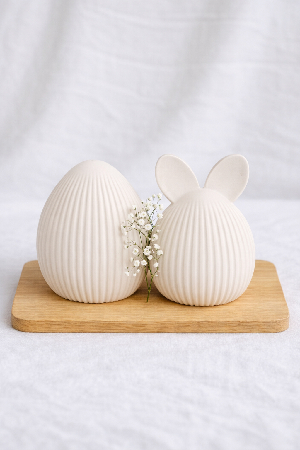 Osterdeko aus Holz – zwei Eier mit Hasenohren